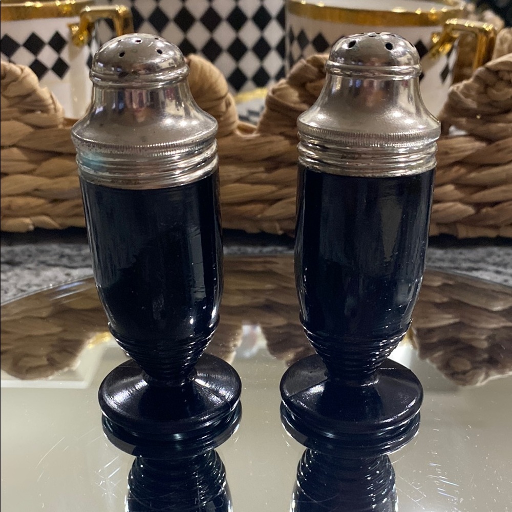 Vintage Hazel Atlas Art Deco Black Amethyst Glass Salt & Pepper Shakers!
